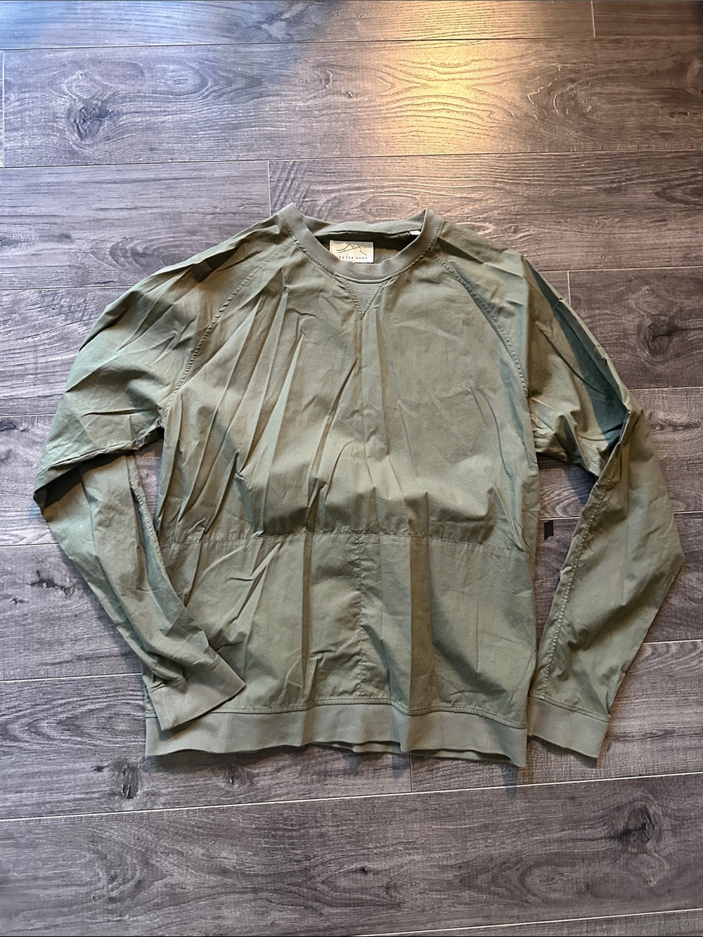 Men's Lightweight Crewneck pulller jacket in Olive Green